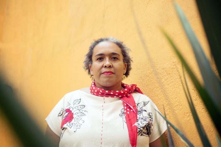Retrato de la socióloga Mónica Moreno Figueroa en la Condesa, Ciudad de México.